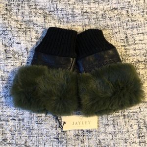 Leather fingerless gloves with fur trim
